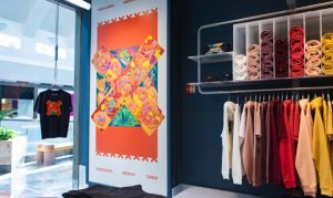 aparador de Blue Banana en el centro comercial Santa Fe en México