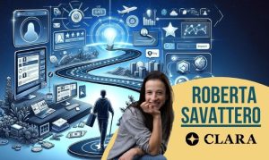 Roberta Savaterro con un logo de su compañía Clara, y atrás el camino del consumidor mostrando cuáles son las métricas deben guiar una estrategia de marketing