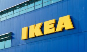 Facha exterior de un sucursal Ikea en México, empresa que busca expandir su catálogo de eCommerce a toda la República.