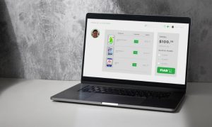 Mockup de una laptop con la interfaz de "La Tienda de Confianza", un eCommerce que fía en México.
