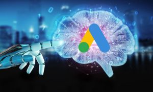 una mano robótica se aproxima a la imagen de un cerebro formado por luces que recrean un circuito y en cuyo centro aparece el logo de Google Ads