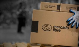 Cajas de mercado libre representando las entregas en 24 horas en México