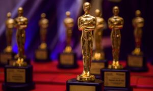 Plano detalle de unos Premios Oscar, en referencia a las predicciones de la gala.